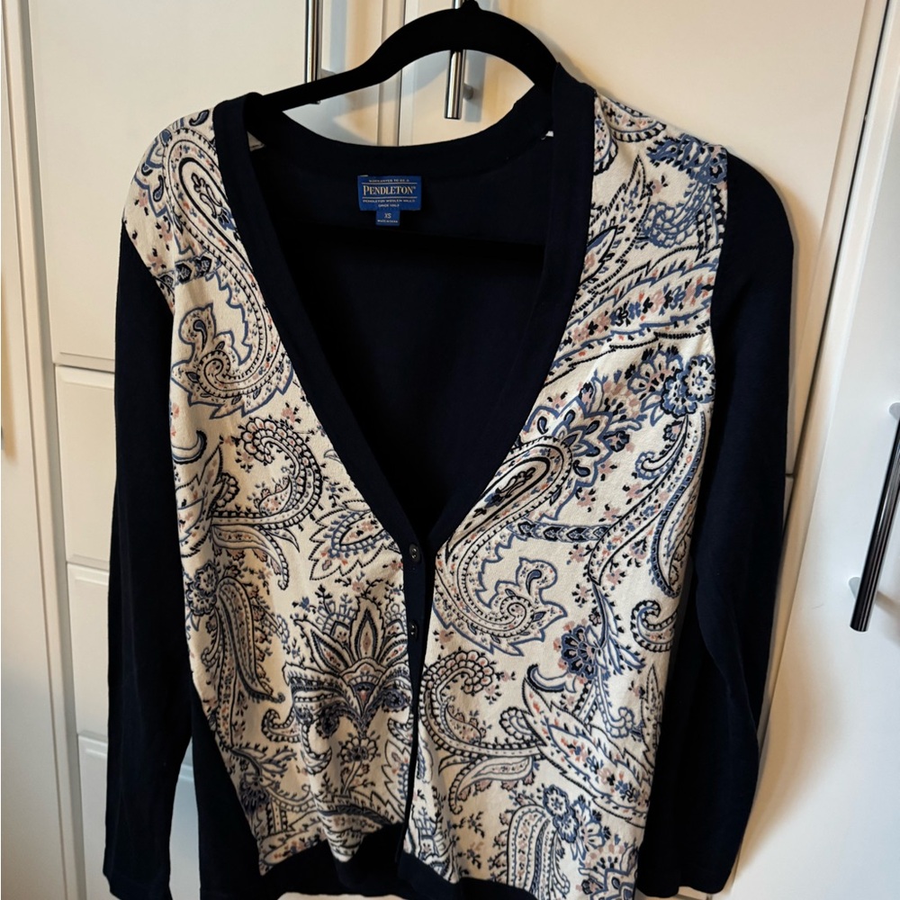 Pendleton Women's Navy and Cream Paisley Cardigan